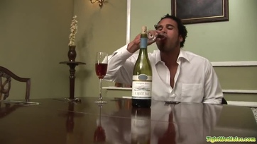 Szerencsés pasas farkalja a kívánnivaló milfeket Thumb