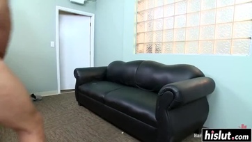 Óriási dudájú milf titkárnőt dugnak az irodában Thumb