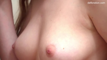 18 esztendős szégyenlős tini suna a kamera előtt veszti el a ártatlanságát Thumb