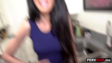 Kecses mostoha anyuci leszopta a tinifia giganagy falloszát Thumb