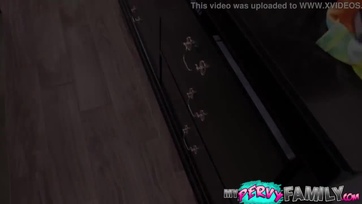 Beindult apa megszopiztatja és duván meghágja az cuki kis nevelt lányát Thumb