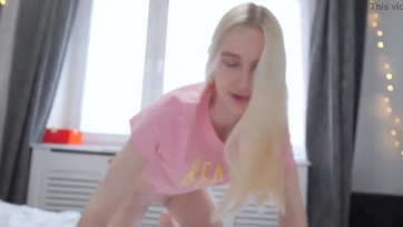 Kecses szöszi mostoha húg szopás után kívánja a bránert a vaginájába Thumb