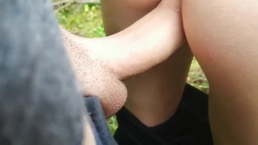 Stekszért beleegyezett a suna az idegen csávónak hogy belespricceljen a hamvas puncikájába Thumb