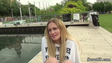 Kápéval felcsalogatta magához a magyar csajt a nagyfaszú utca ügynök és vadul megkuffantotta Thumb