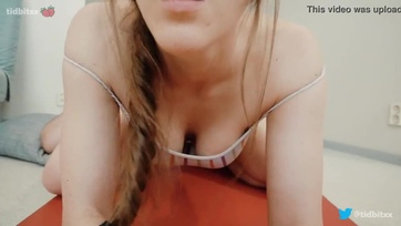 Ráült a fiú pélójára és addig pattogott rajta míg a picsájára nem fröcskölt Thumb