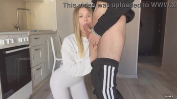 Olyan vadítóan bámult ki a ribancom hogy kötelező volt megdugnom a szűk puncusát Thumb