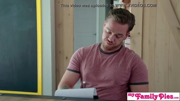 Szemléltettem a kis ribis mostohahúgomnak hogy milyen ha tele tüzelik a vagináját Thumb