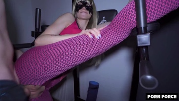 A fiatal főiskolás suncik egy valódi kis perditává alakulnak amint tököt kapnak a puncusukba Thumb