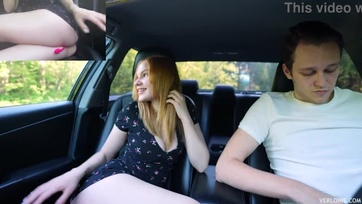 Előhúzta a péniszemet a cukimuki vörös lányka és rimánkodott hogy kuffantsam meg a forró puncusát Thumb