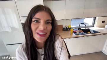 Átjött a sexy mostoha hugim de vacsizás helyett inkább szanaszét kettyintettem a kis puniját Thumb