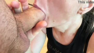 A facér nevelő muterom leszedte a nadrágomat és esedezett hogy akasszam be a zamatos pinájába Thumb