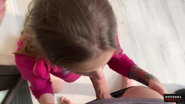 A mostoha tesóm tetszetős kis fenekétől egyből bemerevedett a farkam így hát beraktam neki Thumb