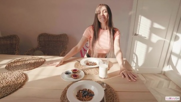 Azonnal felkeményedett a falloszom a sunám böszme csöcseitől de hála istennek lecumizott Thumb