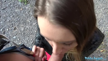 Beleegyezett a kecses tini lány hogy az ügynök stekszért megbaszhassa a nuniját Thumb