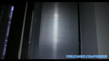 Egy kis zsozsóért félrehúzodott kefélni a magyarországból való bébi a megdagadt dákójú utcaügynökkel Thumb