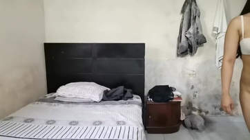 Beosont a hálómba és megpuszilt a húgicám férje majd berakta a dárdáját a muffomba Thumb